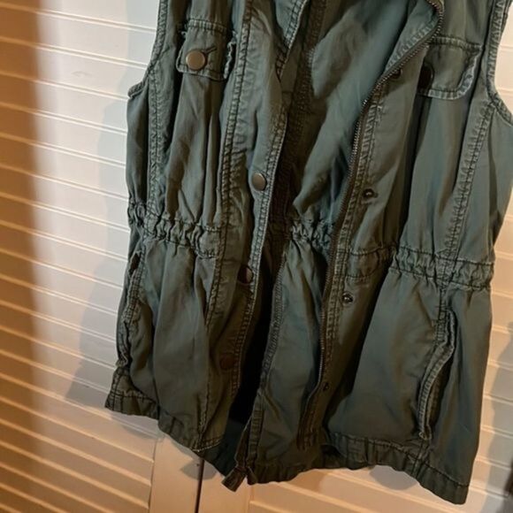 Gap small sleeveless hooded vest - Picture 3 of 8